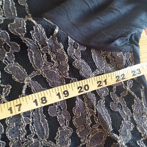 Maurices Plus Size 2 Black Zip V Neck Metallic Lace 3/4 Sleeve StretchTop - Picture 10 of 11